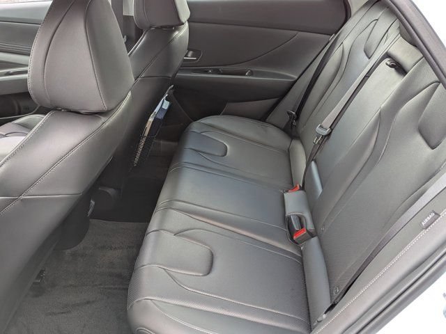 Used 2025 Hyundai Elantra Limited FWD image 16
