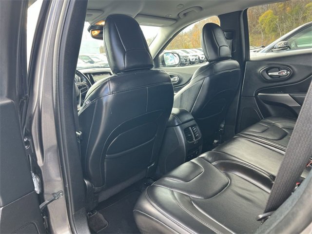 Used 2019 Jeep Cherokee Limited image 16