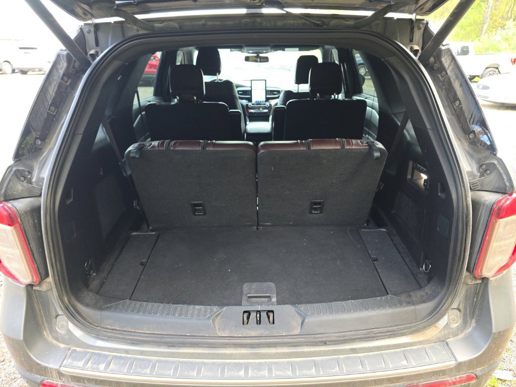 Used 2021 Ford Explorer Platinum w/ Equipment Group 601A AWD/4WD image 17