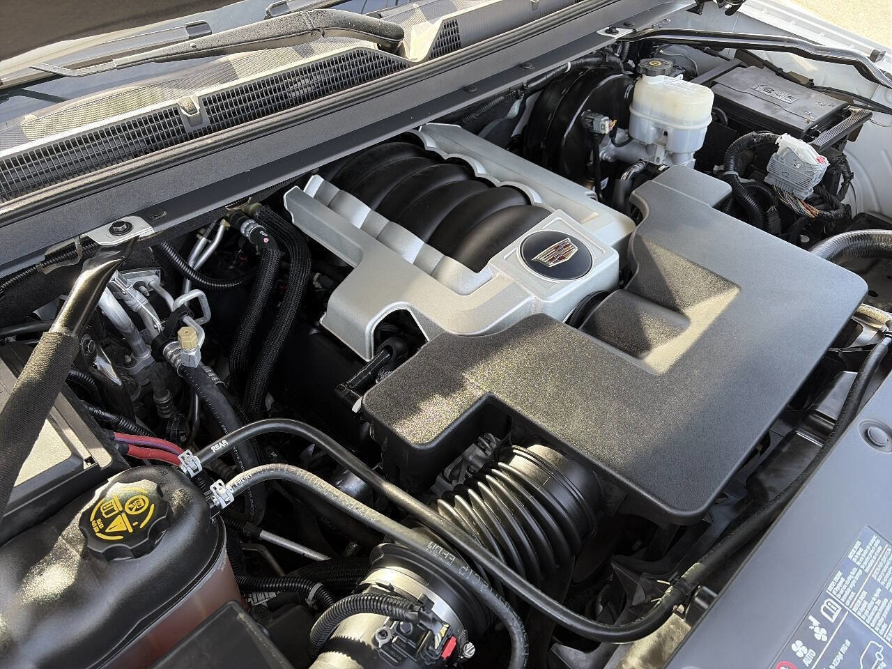 Used 2018 Cadillac Escalade Luxury AWD/4WD image 17