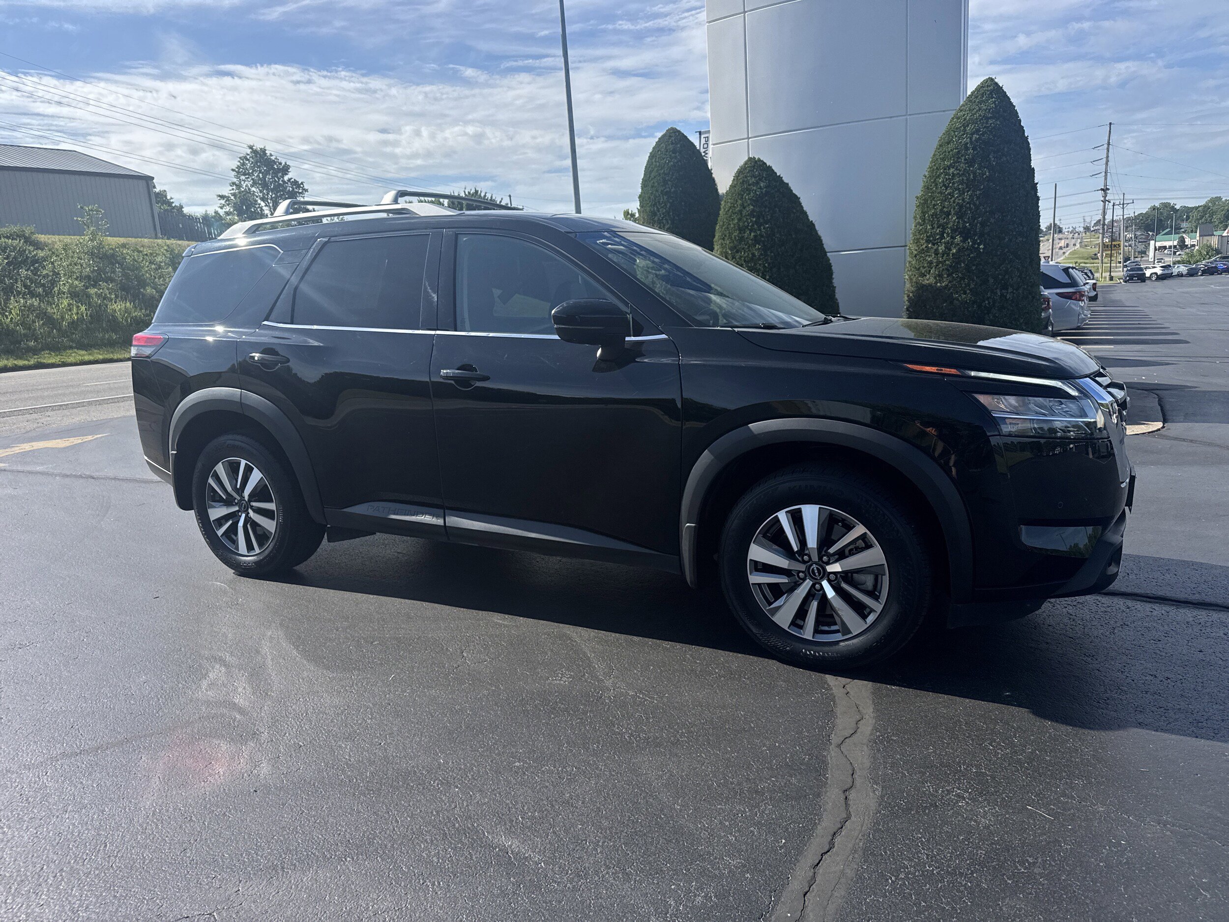 Used 2024 Nissan Pathfinder SL