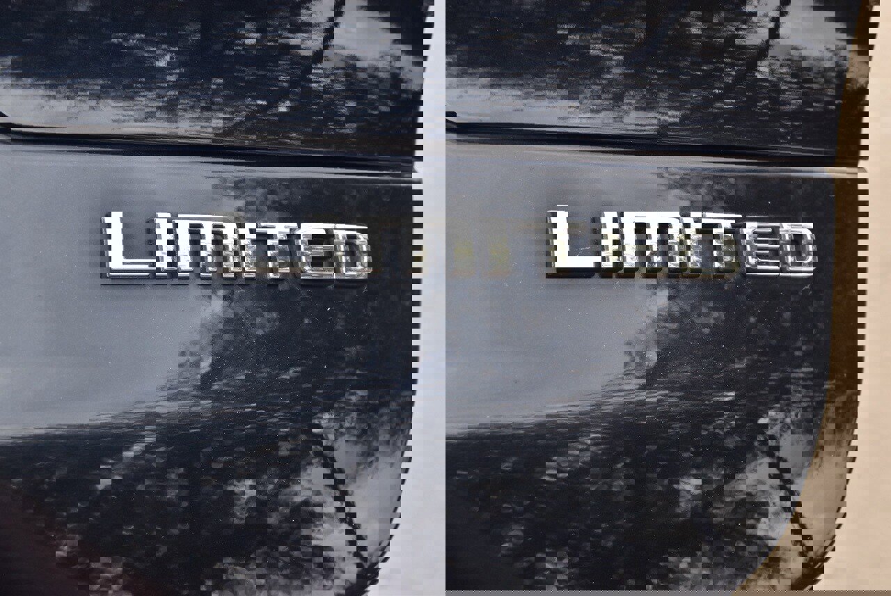 Used 2023 Jeep Grand Cherokee L Limited w/ Luxury Tech Group II image 41