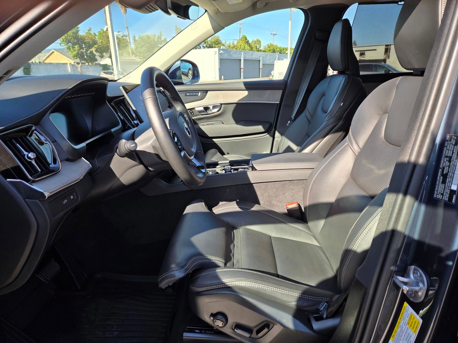 Certified 2025 Volvo XC90 T8 Ultra w/ Protection Package Premier image 12