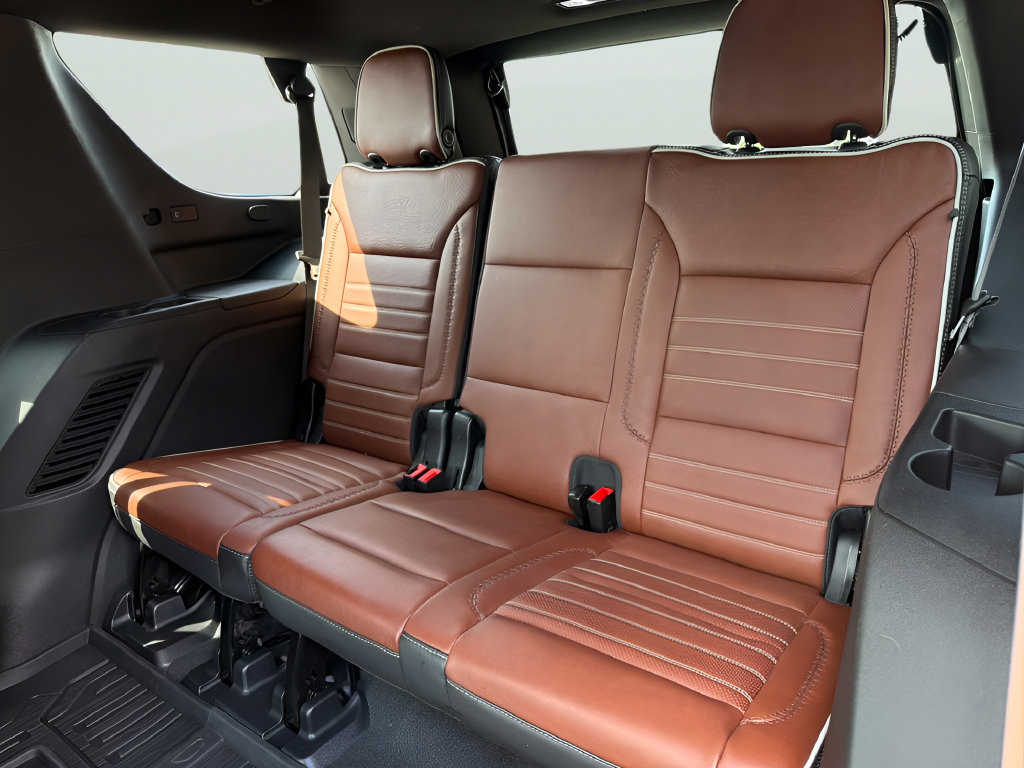 Used 2023 GMC Yukon Denali Ultimate AWD/4WD image 35