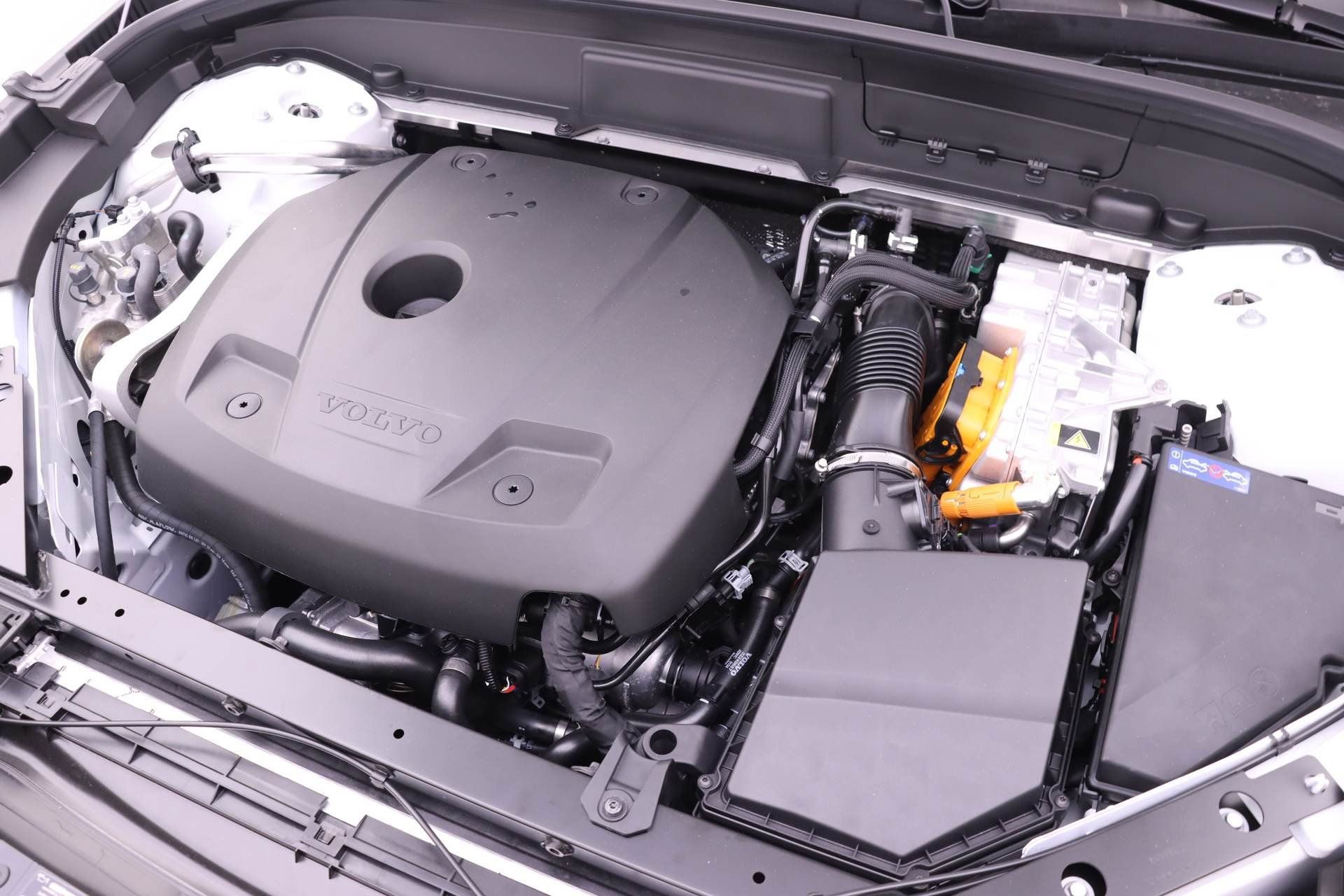 New 2024 Volvo XC60 T8 Plus w/ Protection Package Premier image 16