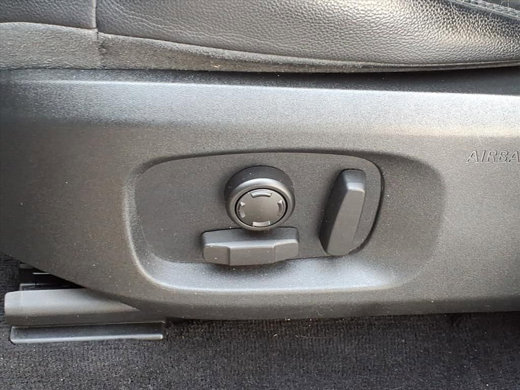 Used 2019 Land Rover Range Rover Evoque SE image 14