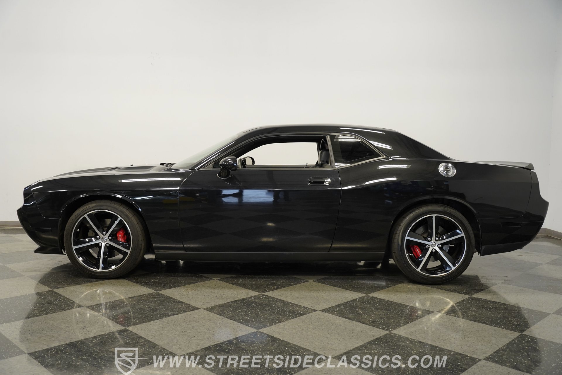 Used 2010 Dodge Challenger SRT8 w/ SRT Option Group II RWD image 7