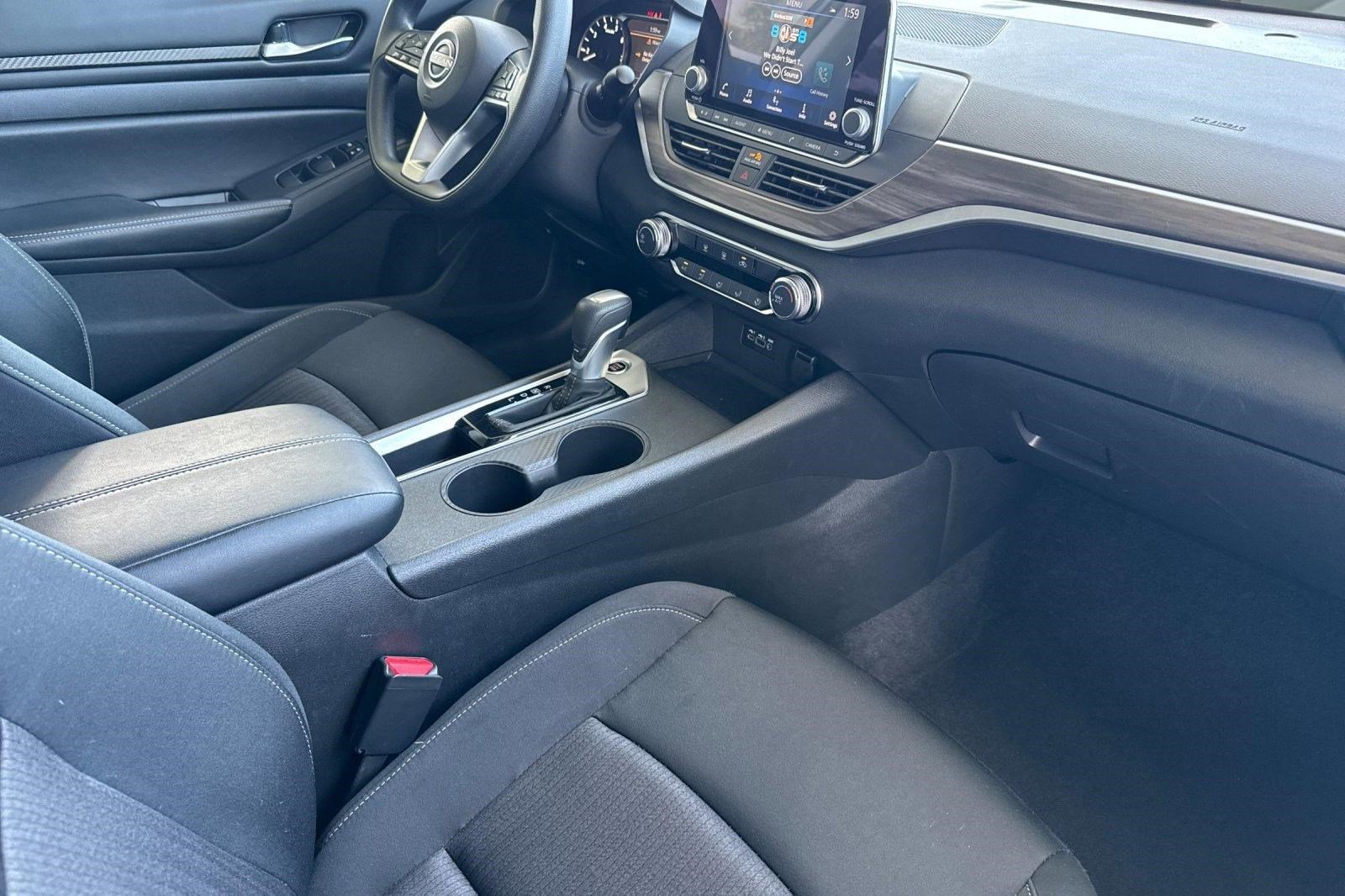 Used 2025 Nissan Altima 2.5 SV FWD image 31
