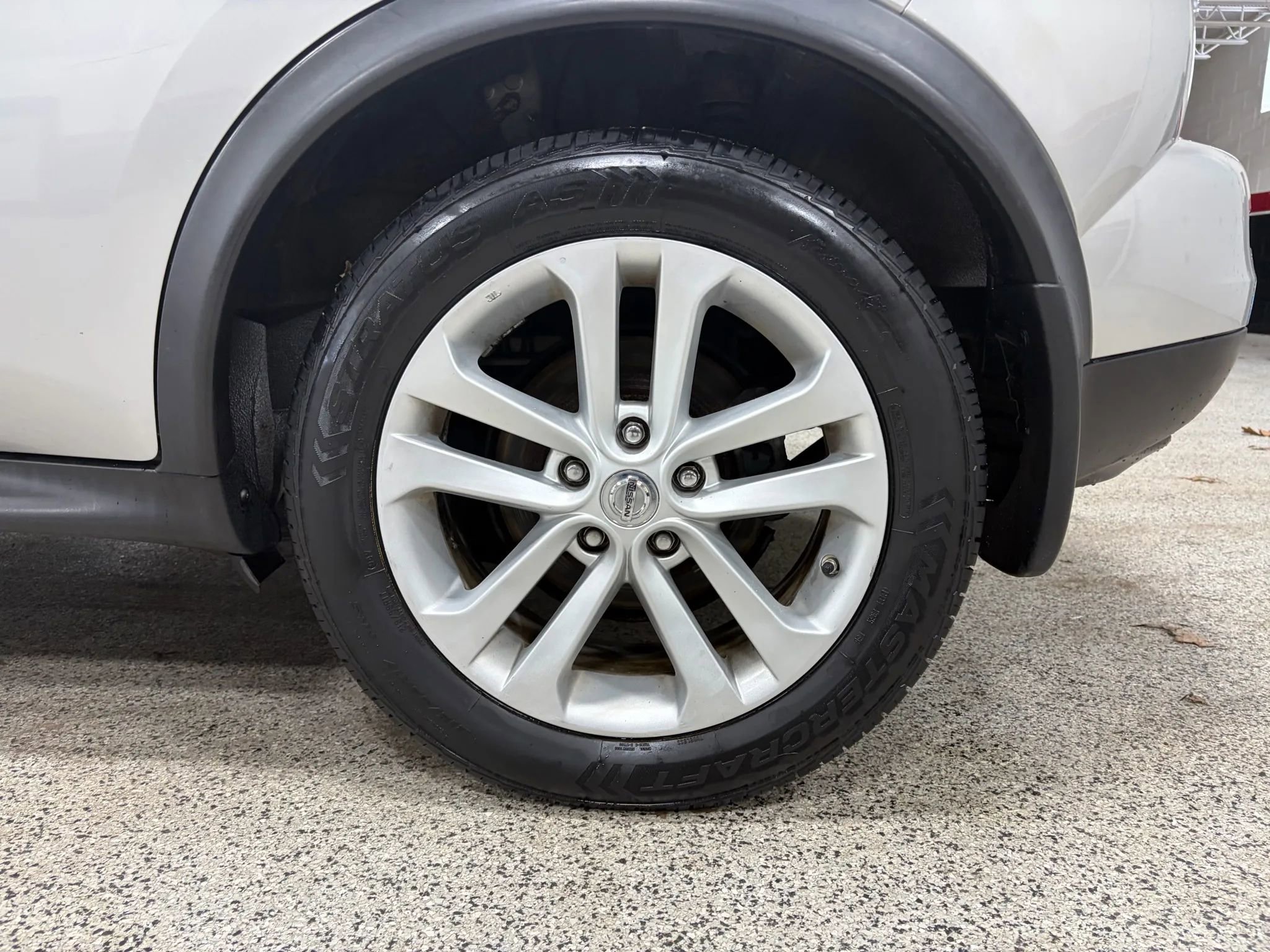 Used 2011 Nissan Juke SL image 13