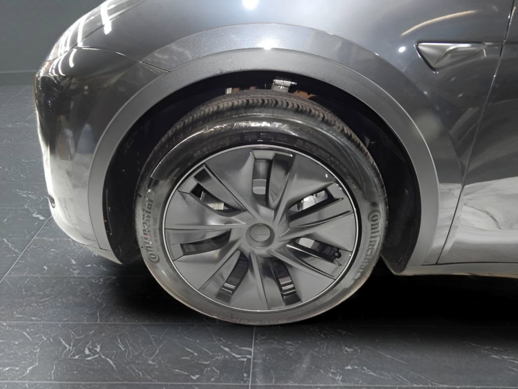 Used 2025 Tesla Model Y Long Range image 11