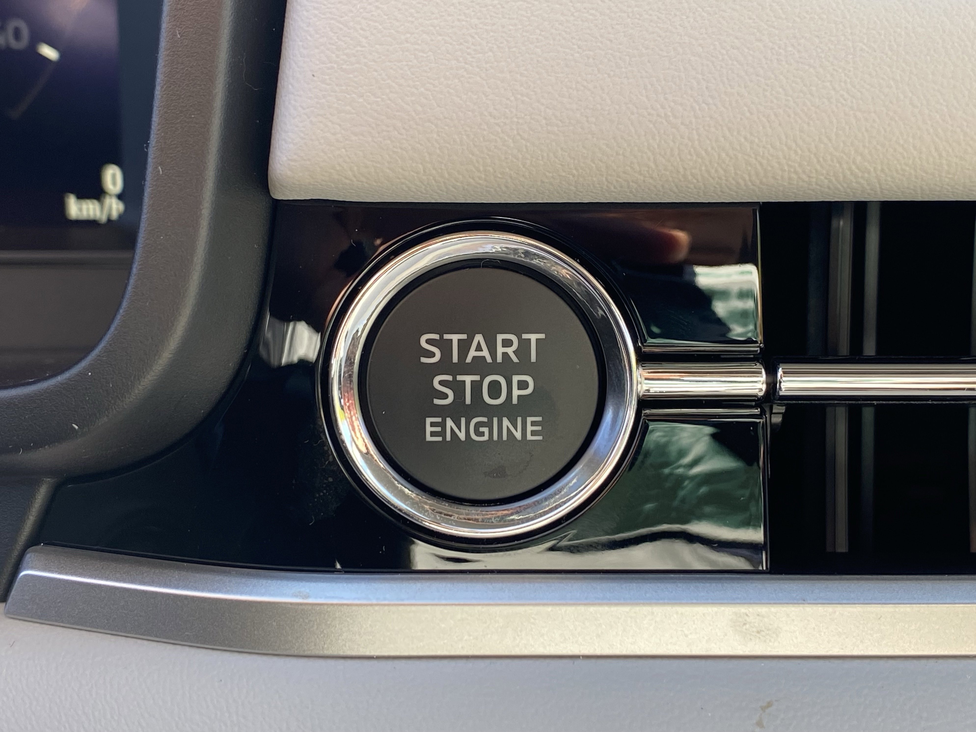 New 2025 Mitsubishi Outlander SEL image 10