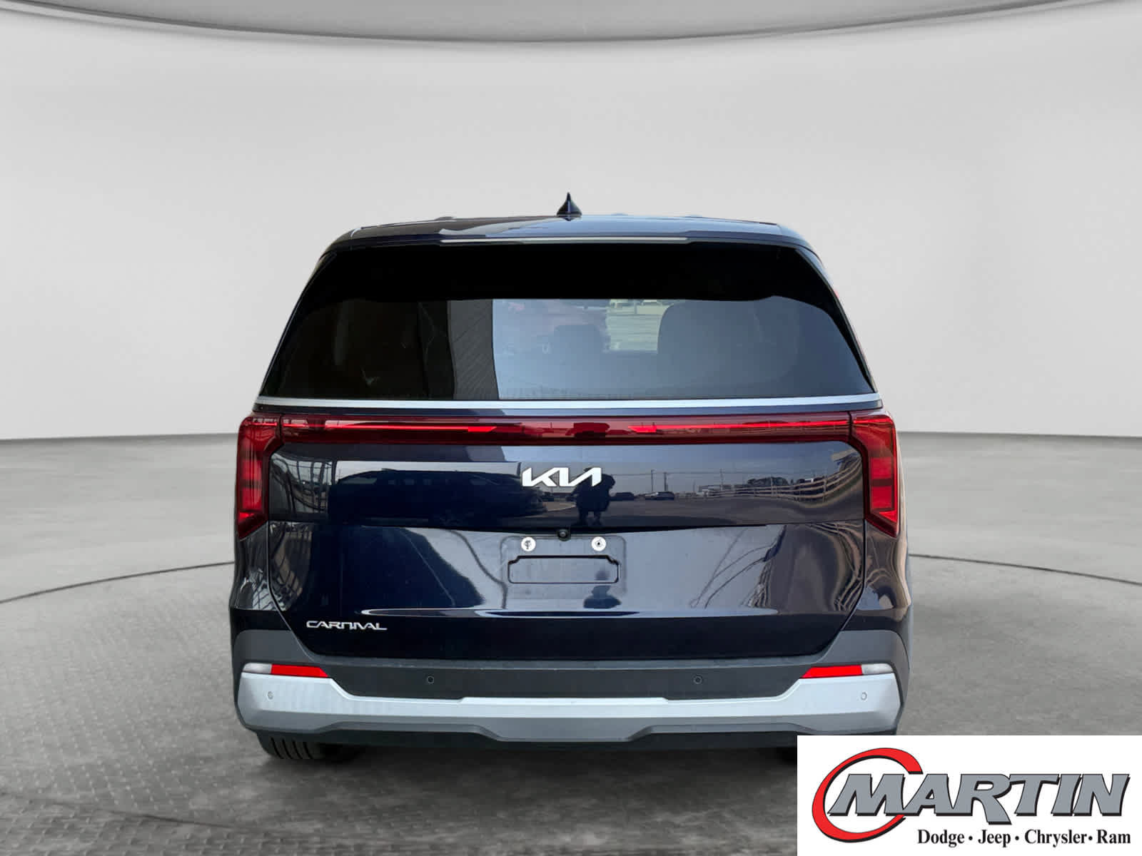 Used 2025 Kia Carnival FWD image 6