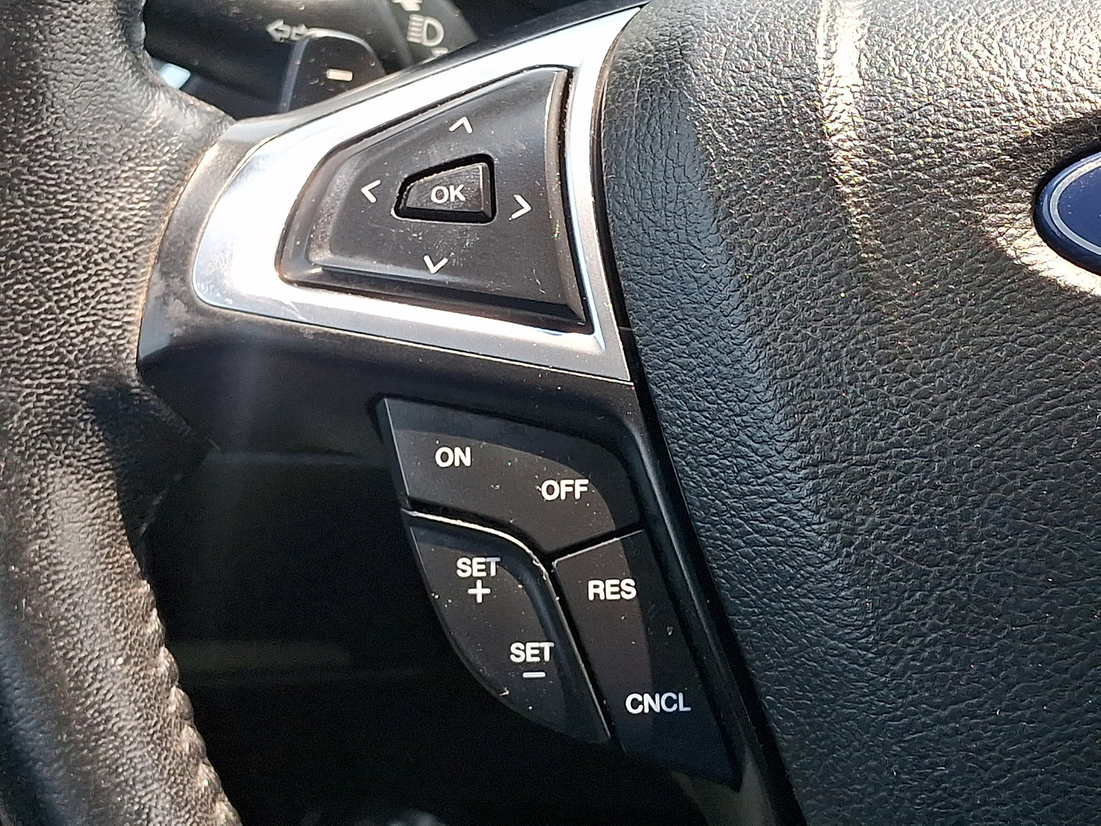 Used 2018 Ford Edge Titanium w/ Equipment Group 301A AWD/4WD image 25