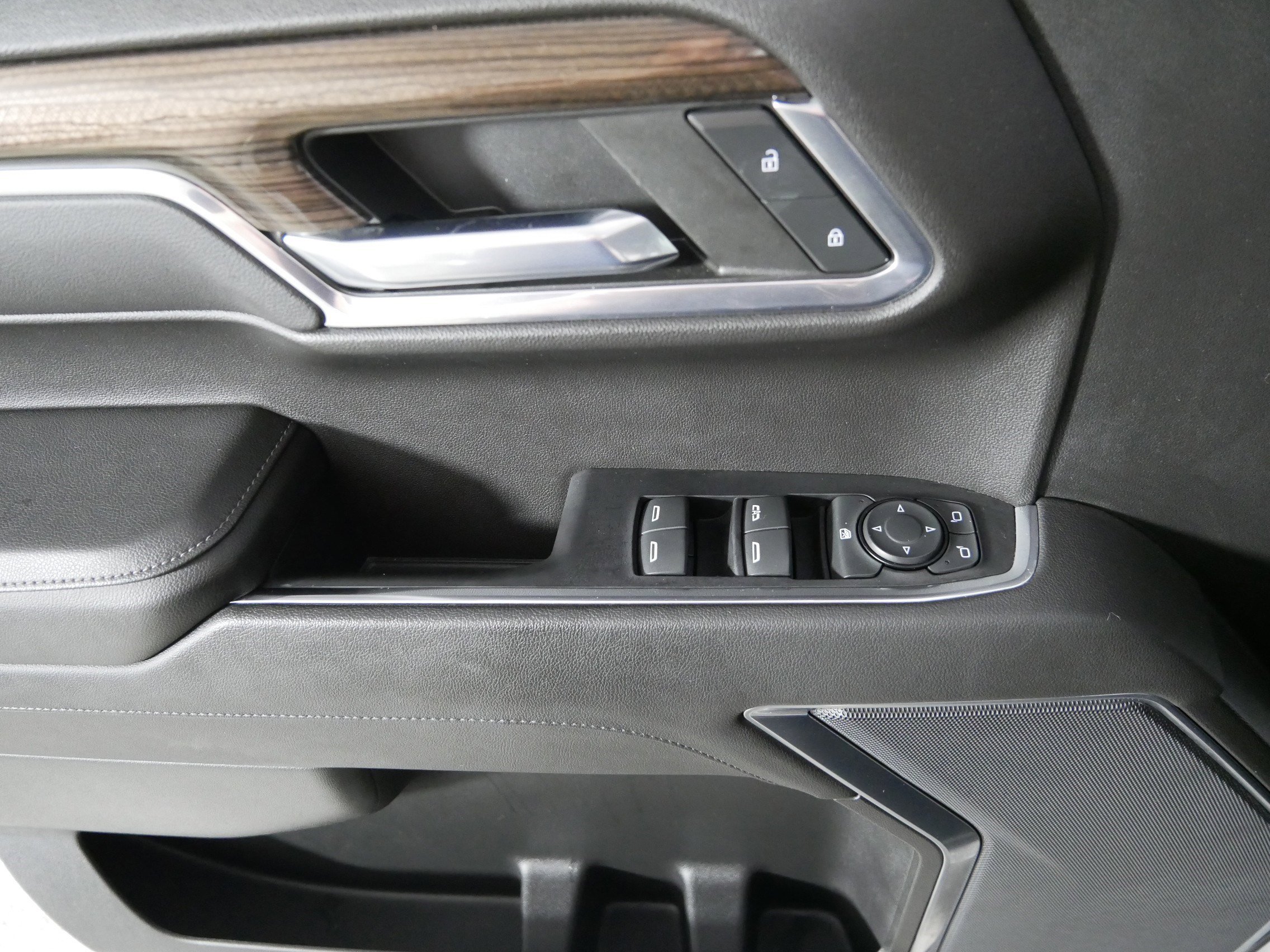 Used 2022 Chevrolet Silverado 1500 LT AWD/4WD image 19