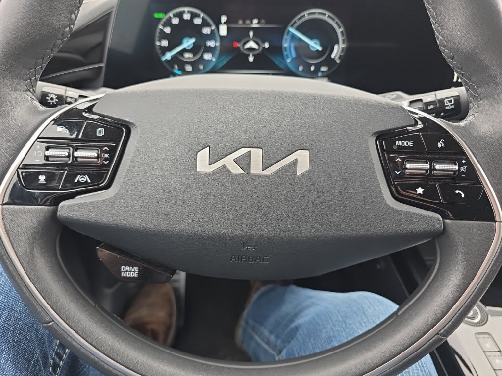 Certified 2025 Kia Niro Wave w/ Wave Preserve Package FWD image 14
