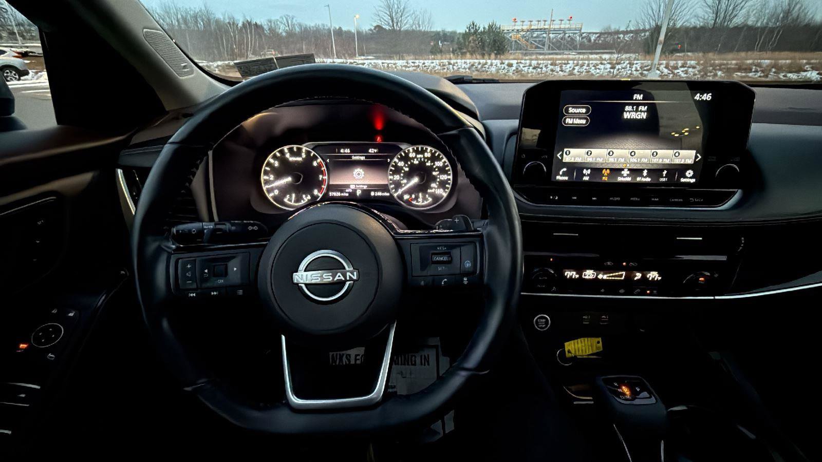 Used 2022 Nissan Rogue SL w/ SL Premium Package image 27