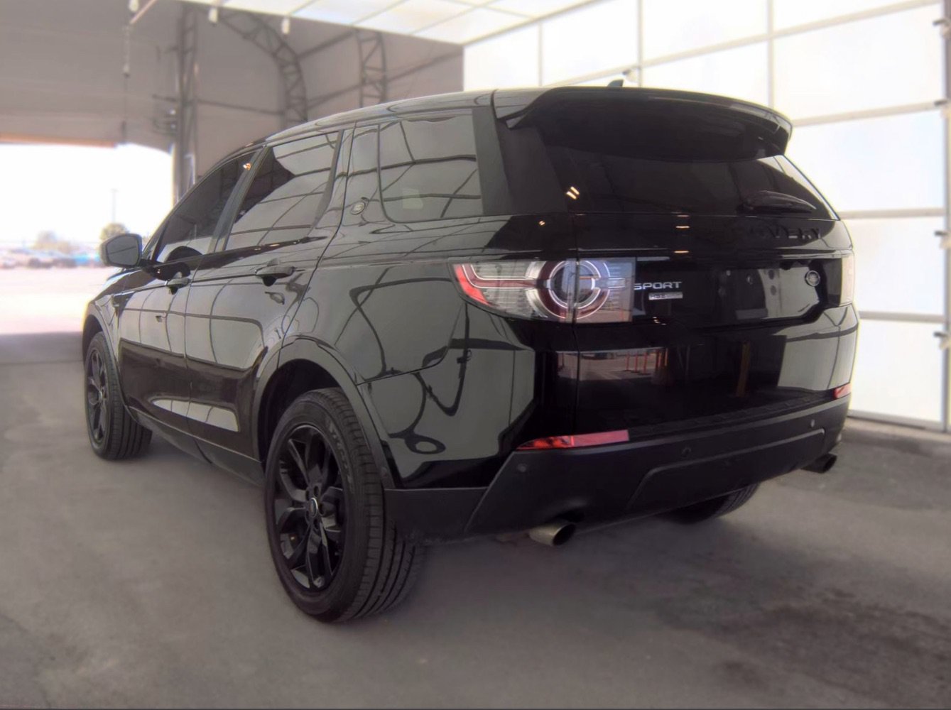 Used 2016 Land Rover Discovery Sport HSE Luxury AWD/4WD image 6