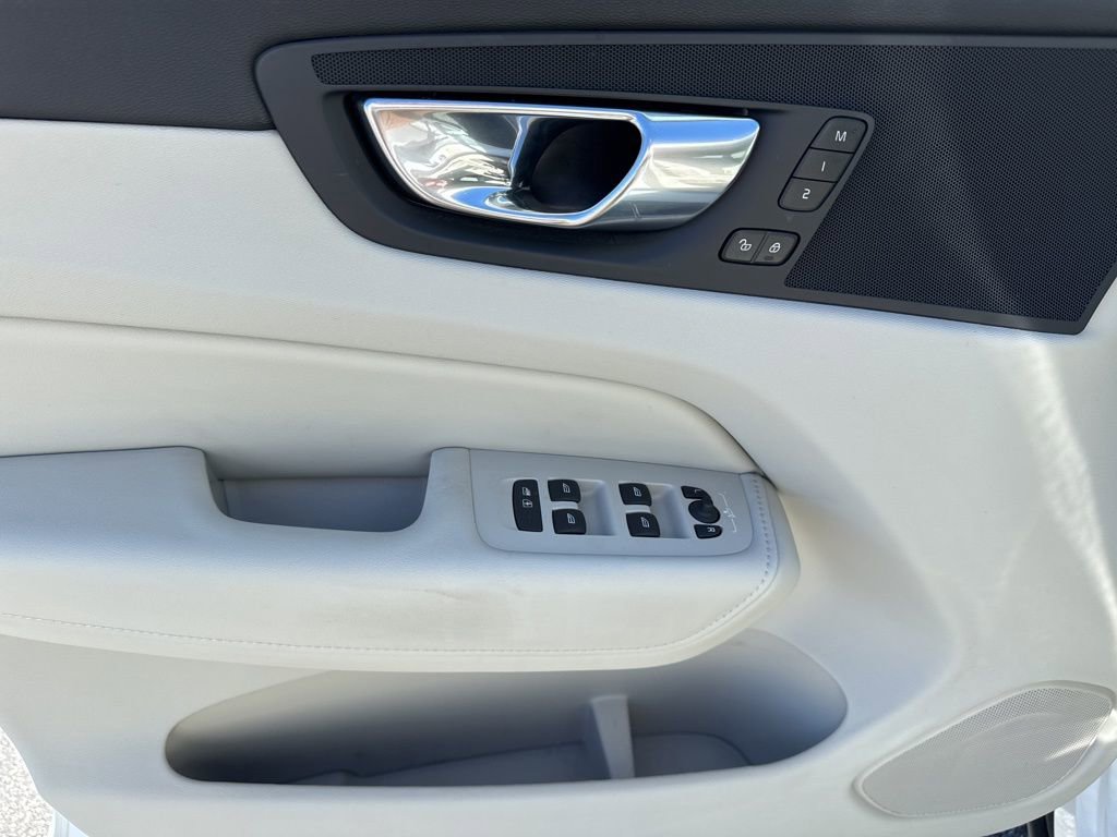 Used 2023 Volvo XC60 B5 Plus w/ Protection Package Premier image 19