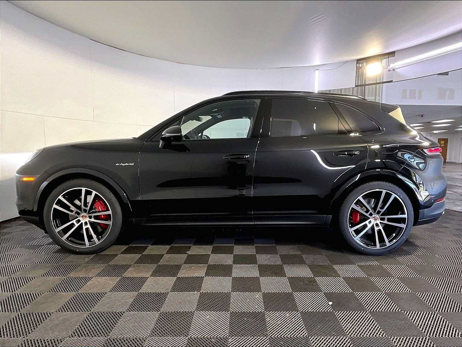 New 2026 Porsche Cayenne S AWD/4WD image 2