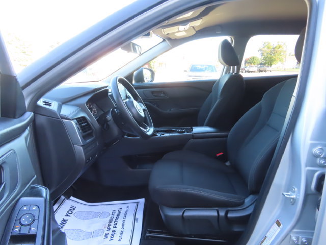 Used 2024 Nissan Rogue S AWD/4WD image 18