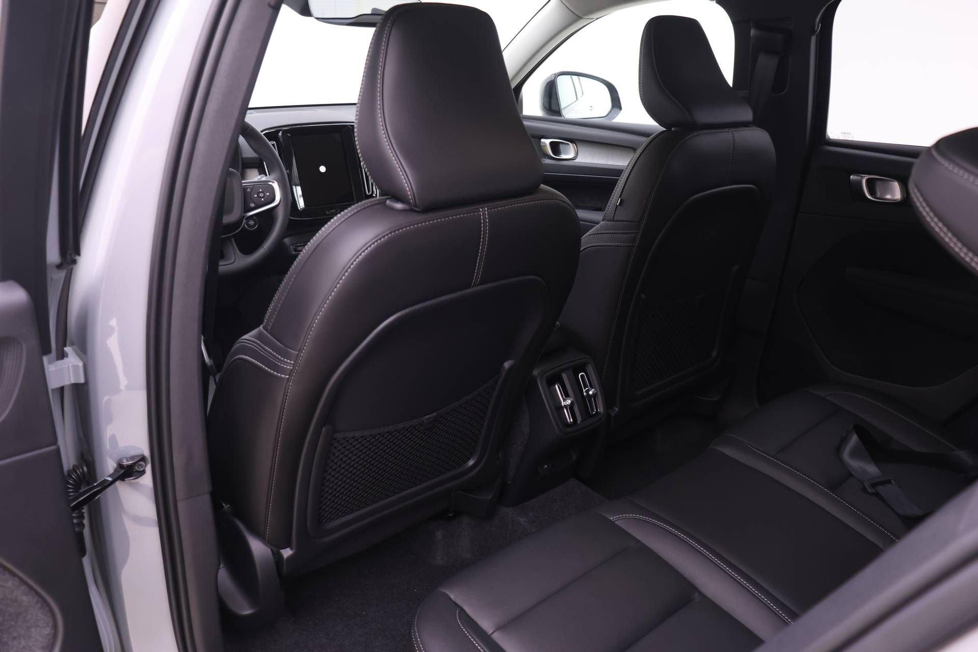 New 2026 Volvo XC40 B5 Core AWD/4WD image 14
