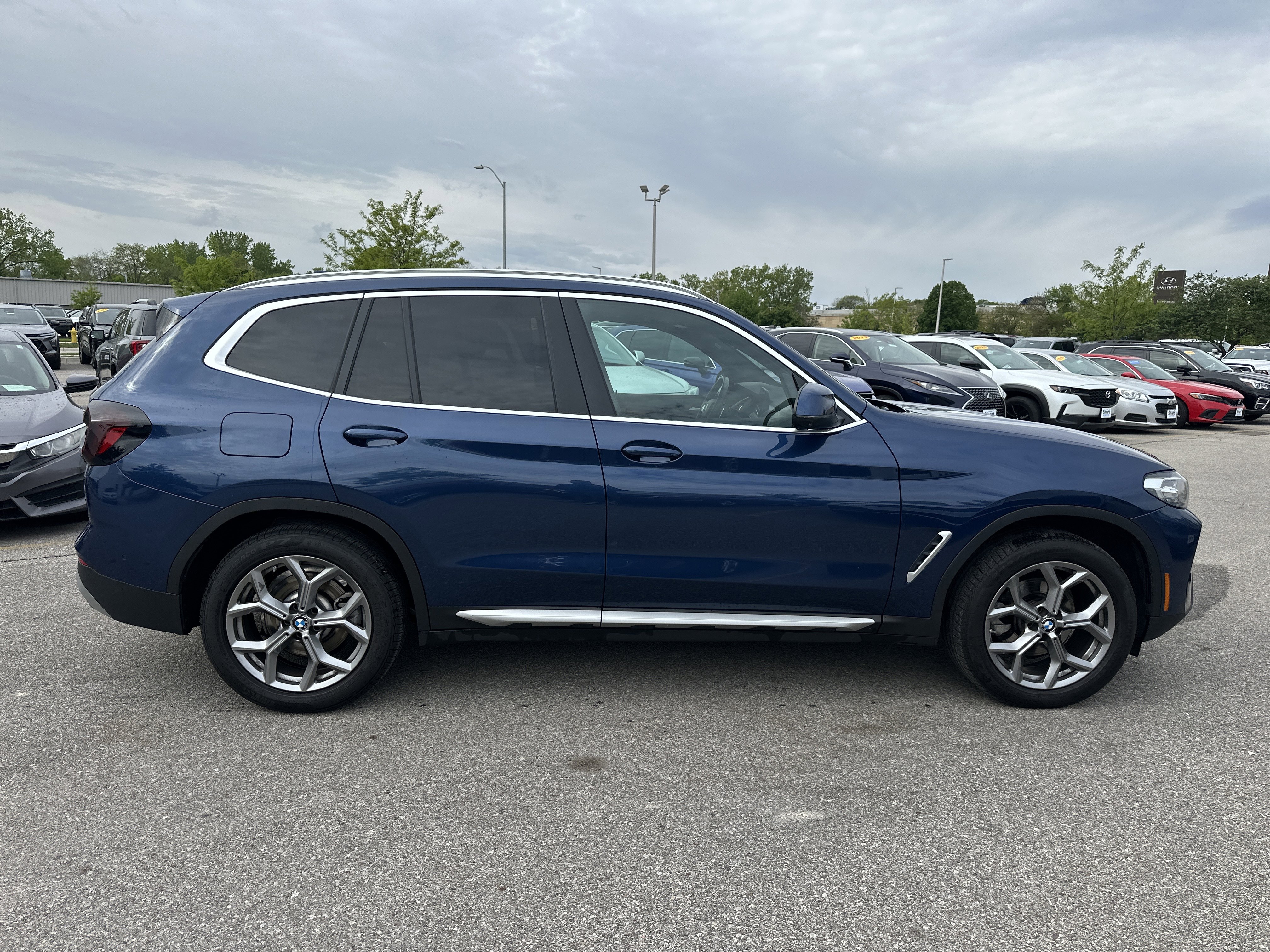 Used 2024 BMW X3 xDrive30i w/ Premium Package AWD/4WD image 3