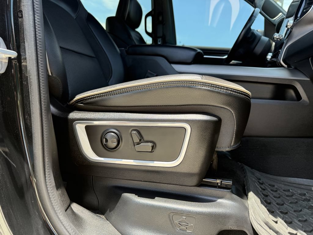 Used 2023 RAM 1500 Laramie AWD/4WD image 36