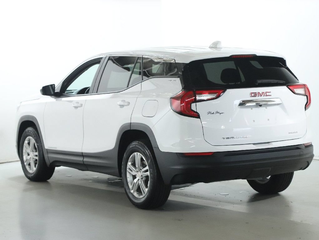 Used 2024 GMC Terrain SLE AWD/4WD image 40