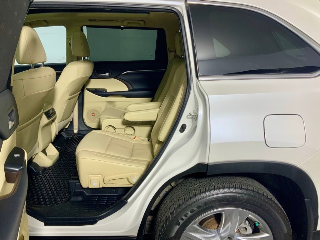 Used 2016 Toyota Highlander Limited Platinum image 28