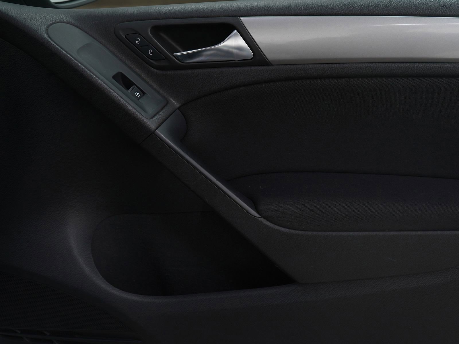 Used 2010 Volkswagen Golf 4-Door image 12