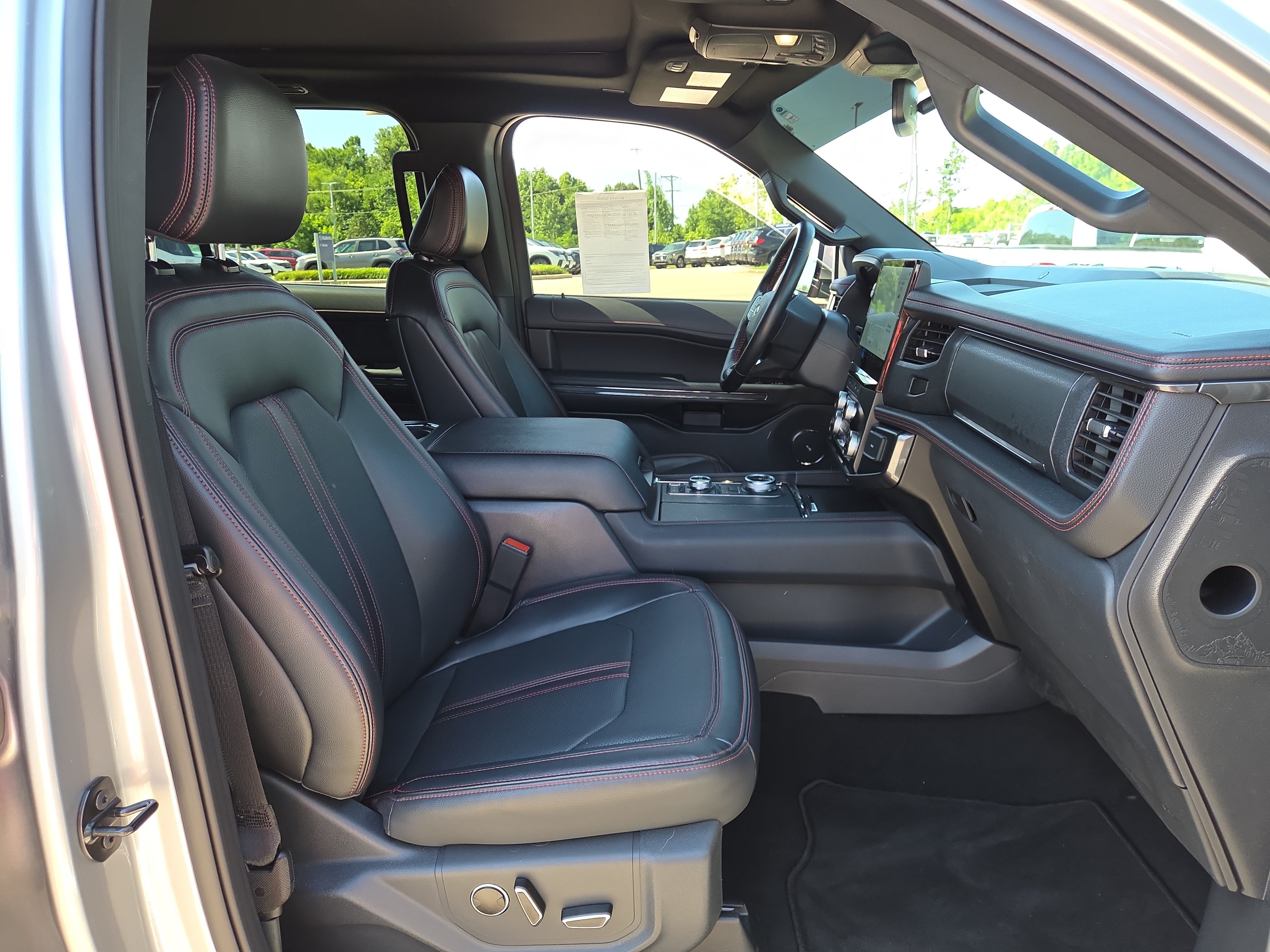 Used 2024 Ford Expedition Limited AWD/4WD image 17