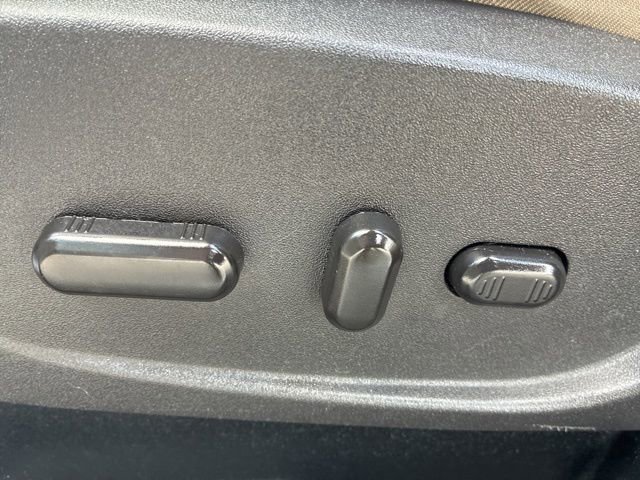 Used 2017 Ford C-MAX Energi SE w/ Equipment Group 402A image 19