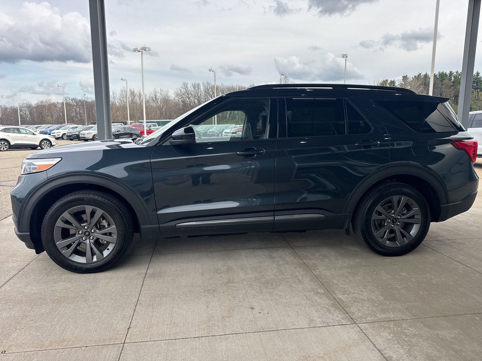 Certified 2023 Ford Explorer XLT w/ Equipment Group 202A image 4