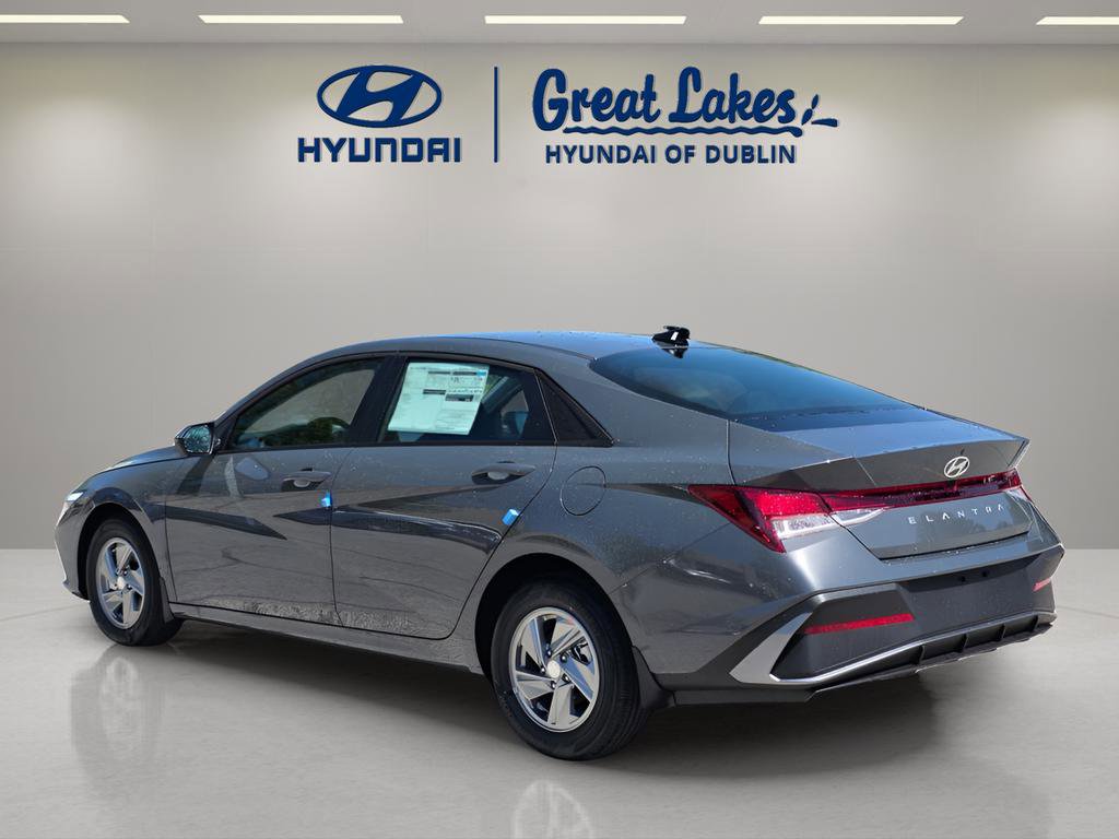 New 2026 Hyundai Elantra SE FWD image 3