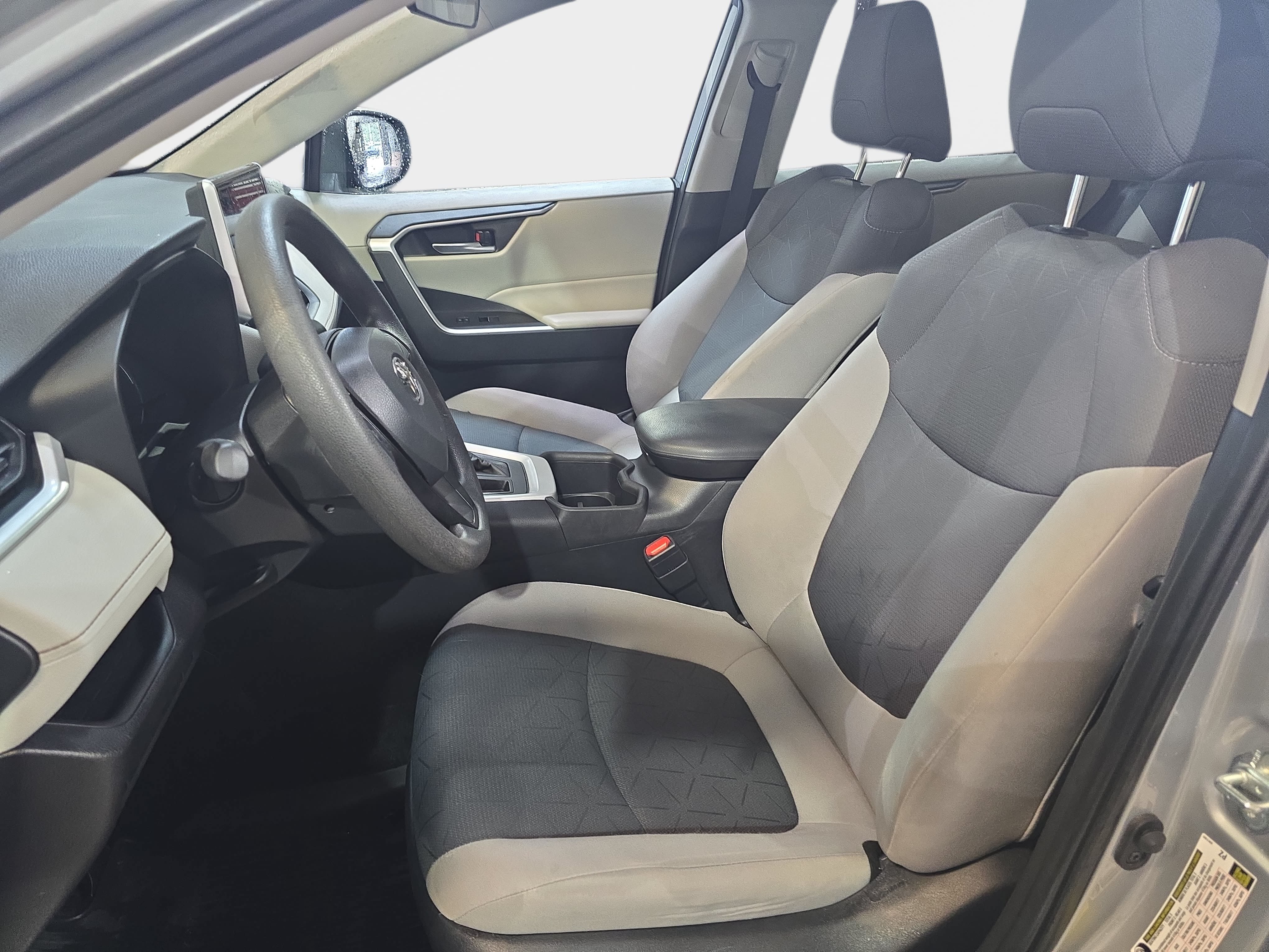 Used 2024 Toyota RAV4 XLE w/ Convenience Package FWD image 12