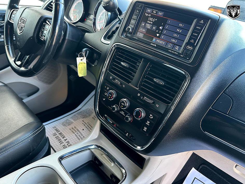 Used 2019 Dodge Grand Caravan SXT image 19