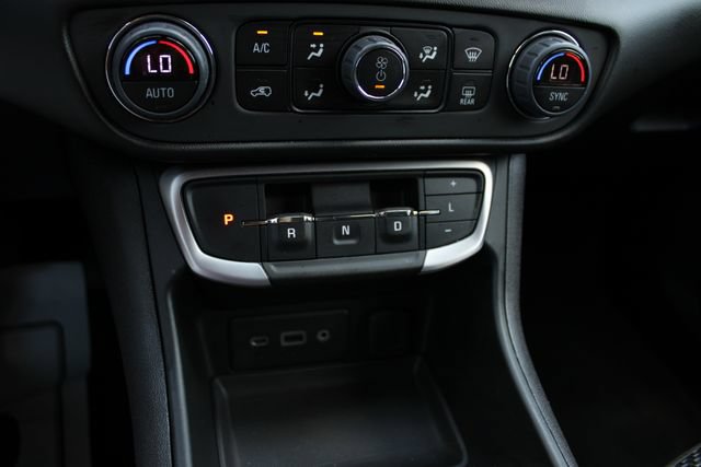 Used 2024 GMC Terrain SLE w/ Driver Convenience Package FWD image 16