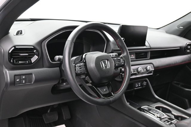 Used 2025 Honda Pilot Black Edition image 16