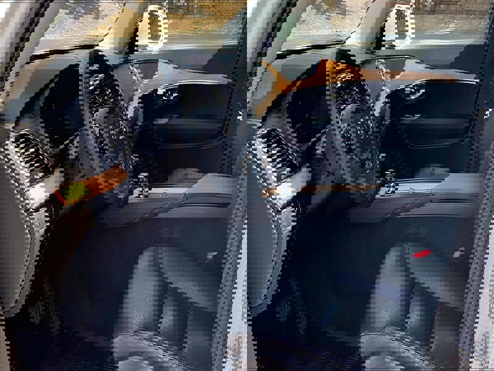 Used 2023 Volvo XC90 T8 Plus w/ Protection Package Premier image 16