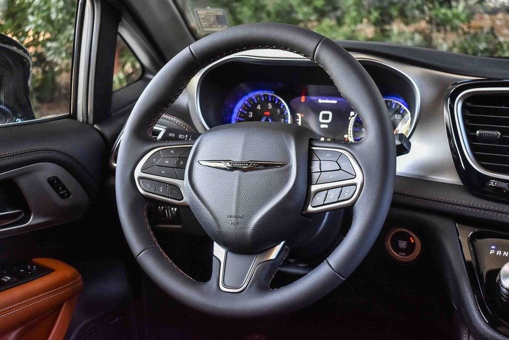 New 2026 Chrysler Pacifica Pinnacle w/ Trailer Tow Group image 14