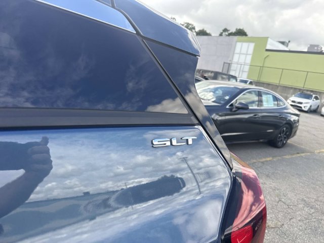 Used 2024 GMC Terrain SLT AWD/4WD image 16