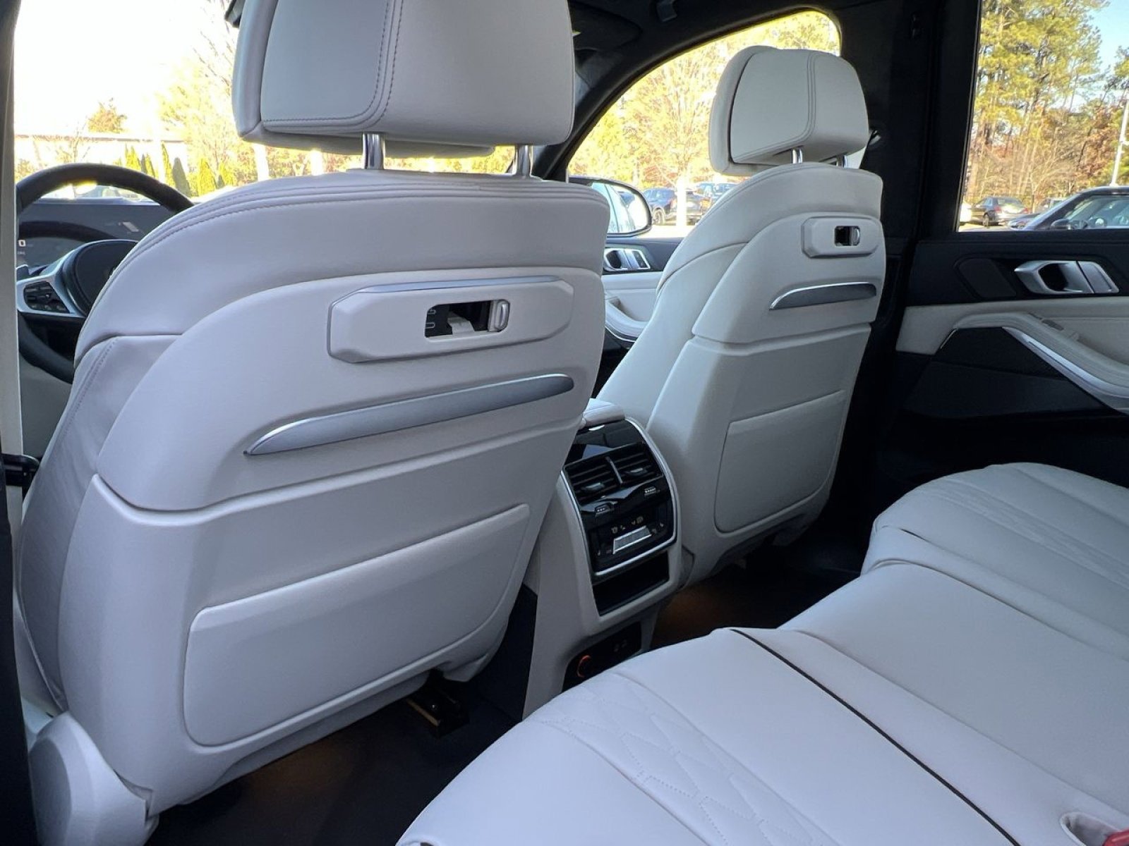 Used 2025 BMW X7 M60i image 23