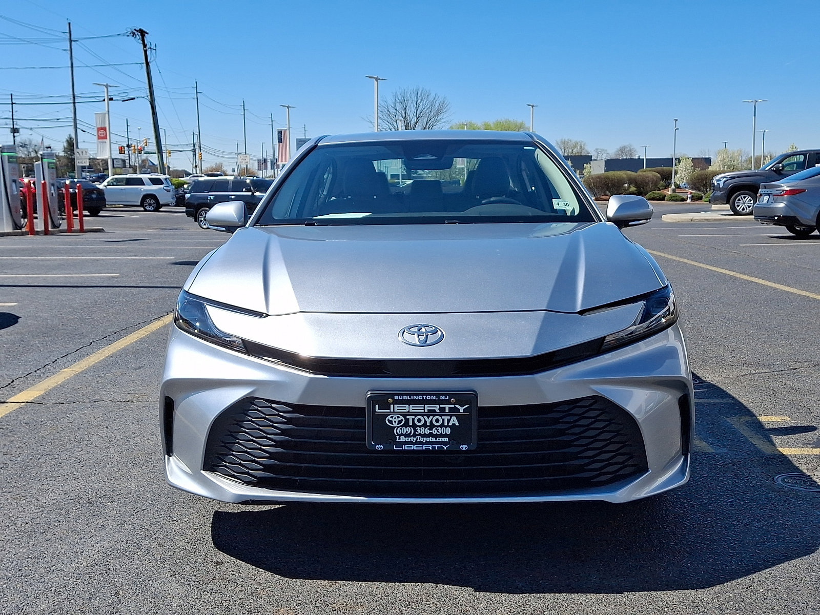 Used 2025 Toyota Camry LE w/ Convenience Package image 2