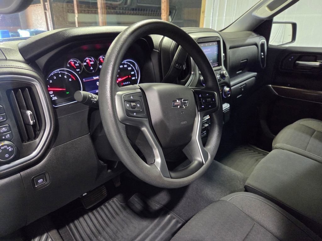 Used 2020 Chevrolet Silverado 1500 RST w/ Trailering Package image 4