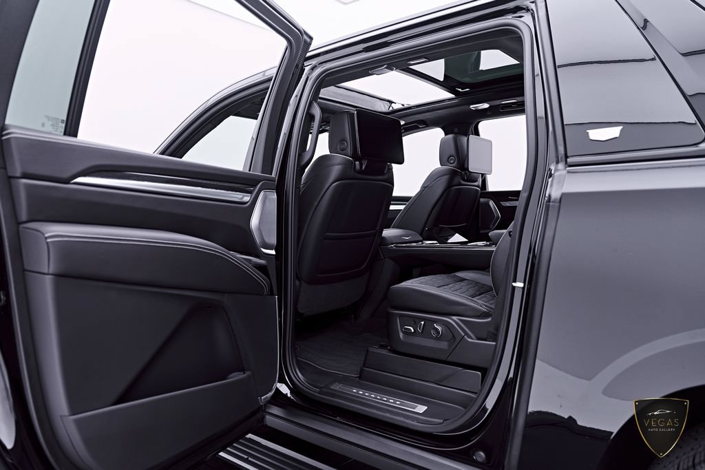 Used 2026 Cadillac Escalade ESV V AWD/4WD image 30