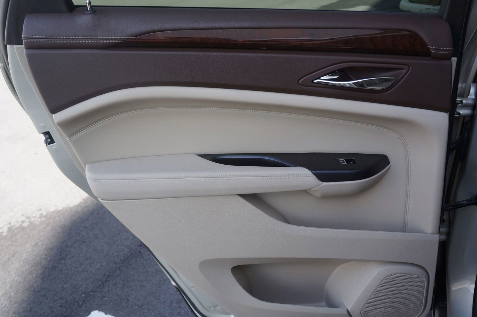 Used 2016 Cadillac SRX Luxury w/ Driver Awareness Package image 32