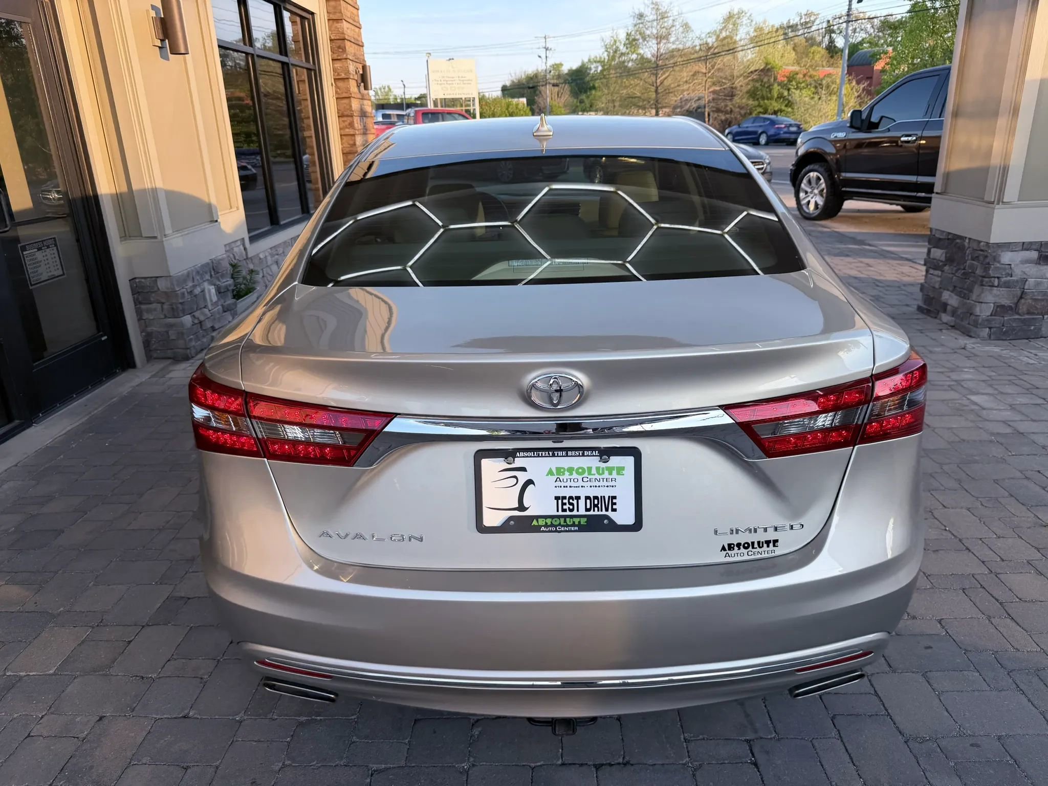 Used 2017 Toyota Avalon Limited FWD image 5