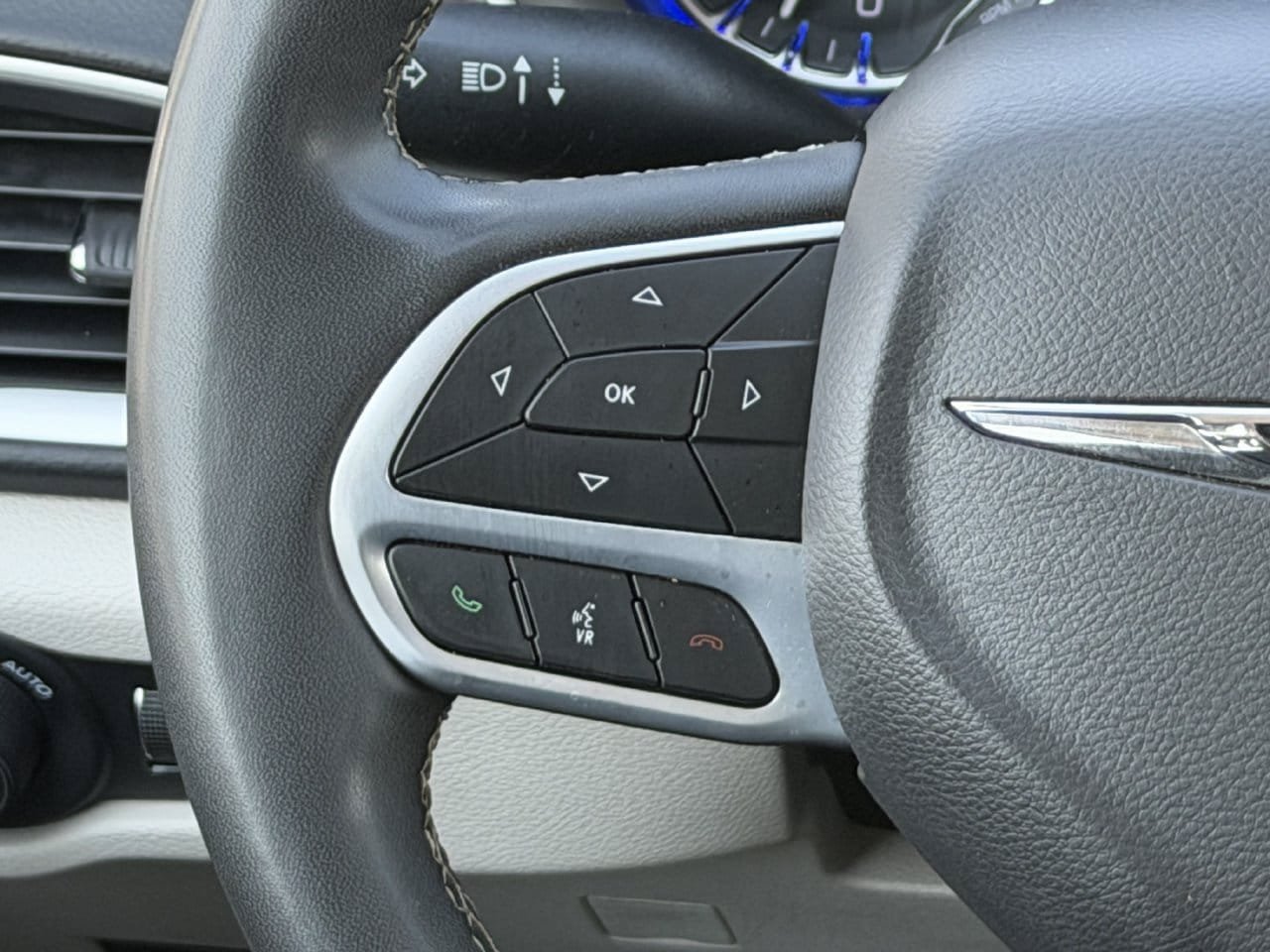 Used 2023 Chrysler Voyager LX FWD image 13