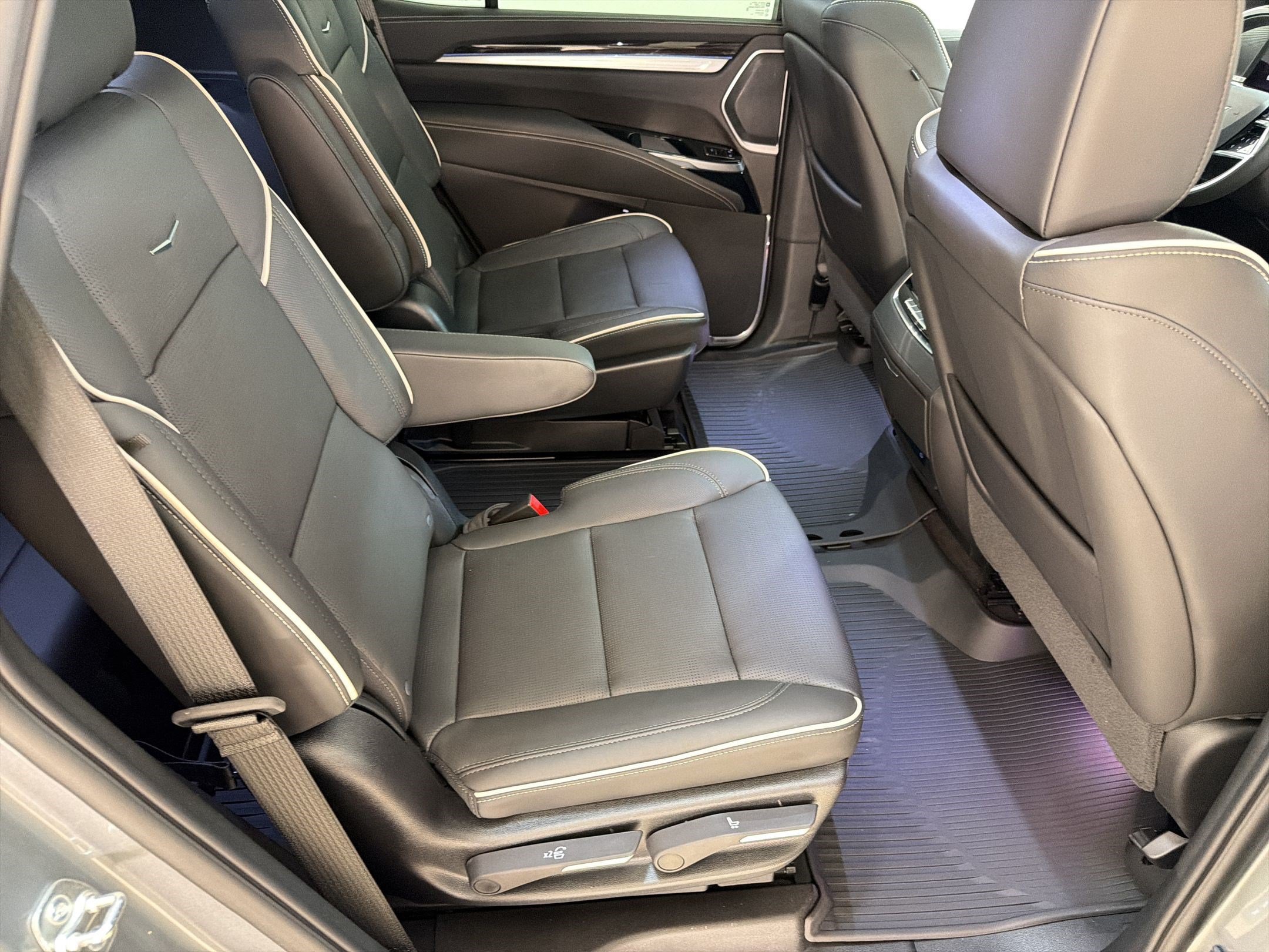 Certified 2026 Cadillac Escalade Luxury w/ LPO, Floor Liner Package AWD/4WD image 26