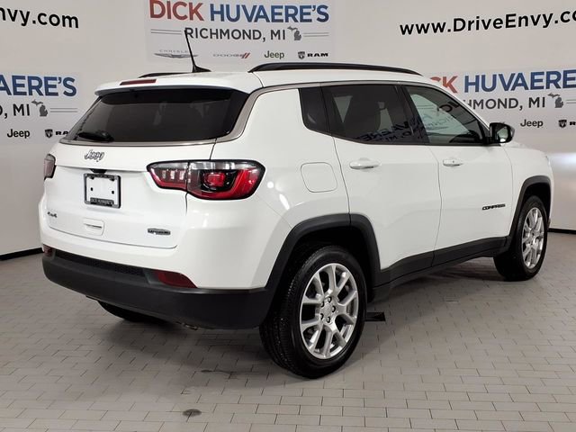 Used 2023 Jeep Compass Latitude image 4